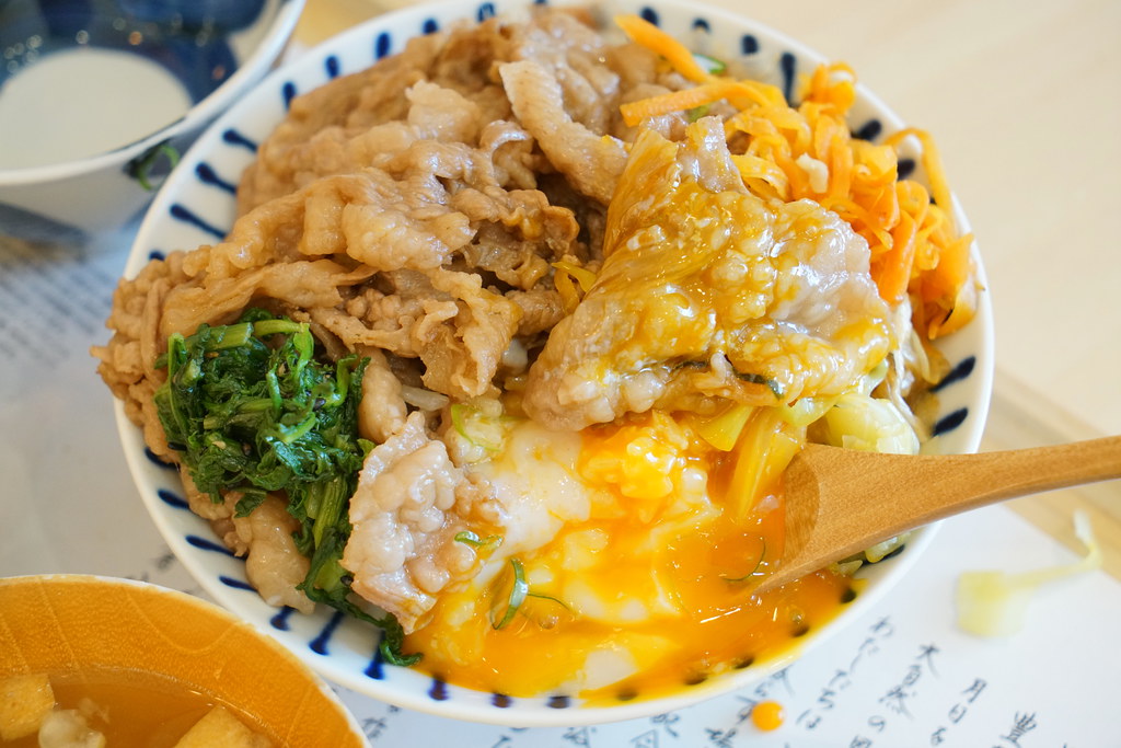 日本鳥取必吃 大江之鄉自然牧場HANARE 生蛋拌飯 小菜吃到飽 柯南機場美食 @梅格(Angelababy)享樂日記