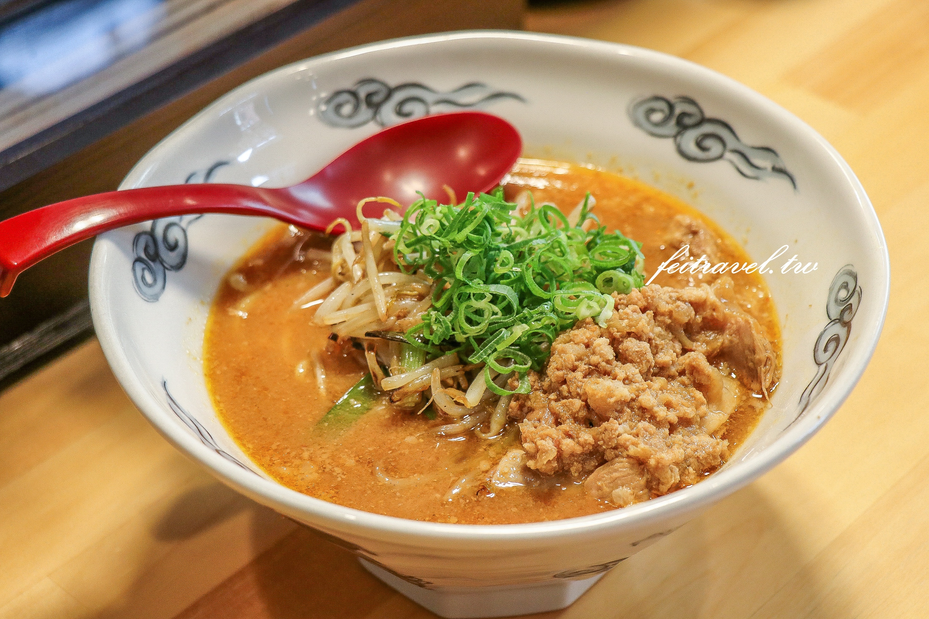鳥取車站美食『味噌麺処 頂』tabelog3.16分人氣味噌拉麵、有鑊氣香的炒菜拉麵、好吃炸雞推薦－加小菲愛碎碎念｜痞客邦