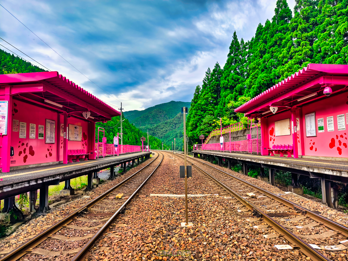 日本四大戀愛車站之一戀山形駅！粉到不行到處都是愛心的車站 - 傳說中的挨踢部門